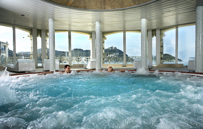 People swimming at the Spa La Perla