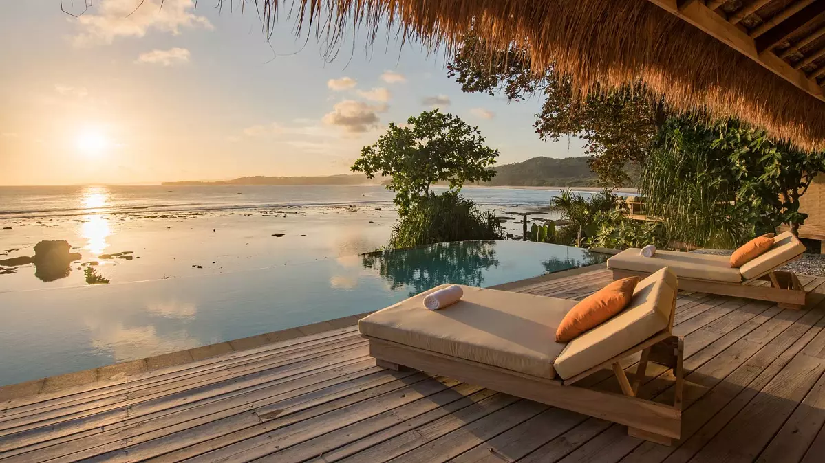 Nihiwatu resort follows the luxury nature travel trends by allowing you to connect with nature and offering amazing views across the beautiful landscape